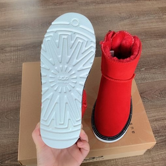 Disney ugg boots - Picture 2 of 4